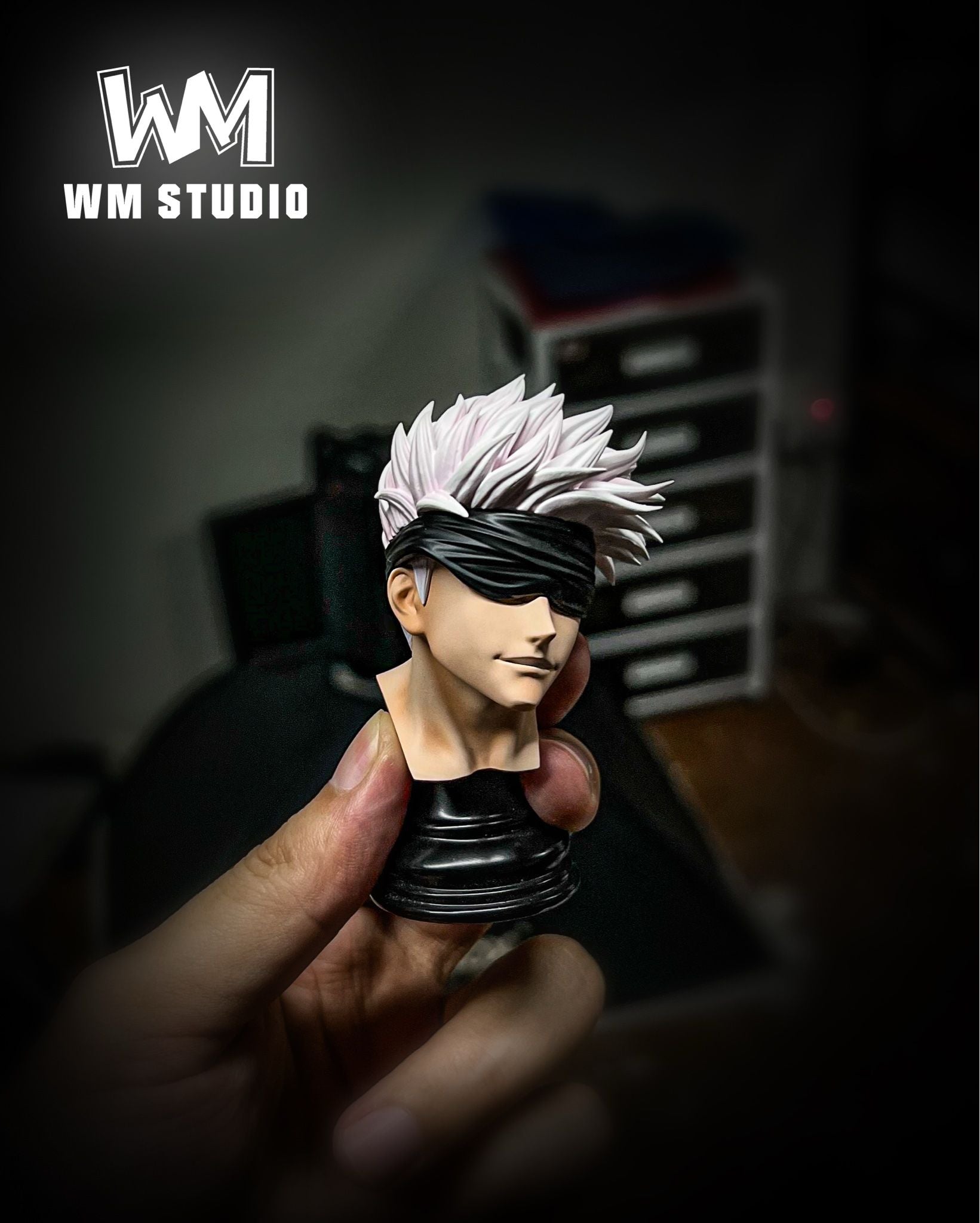 Squatting Gojo Sensei - Jujutsu Kaisen - WM Studio resin statue WM Studio anime figure