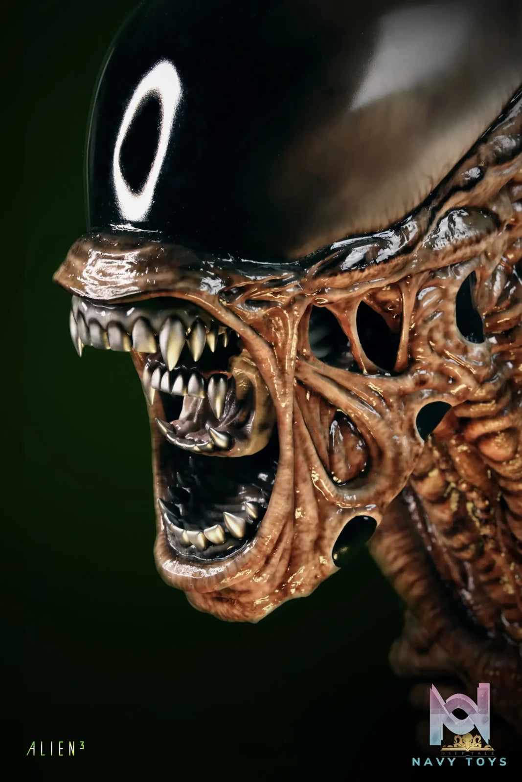 Deep Tale Studio – Life-Size Dog Alien Bust Alien