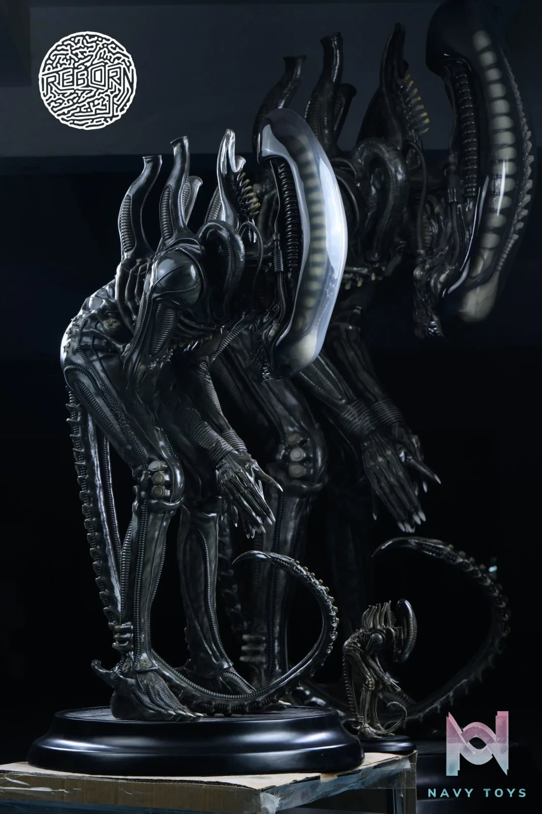 Reborn Studio – Alien Bowing Alien