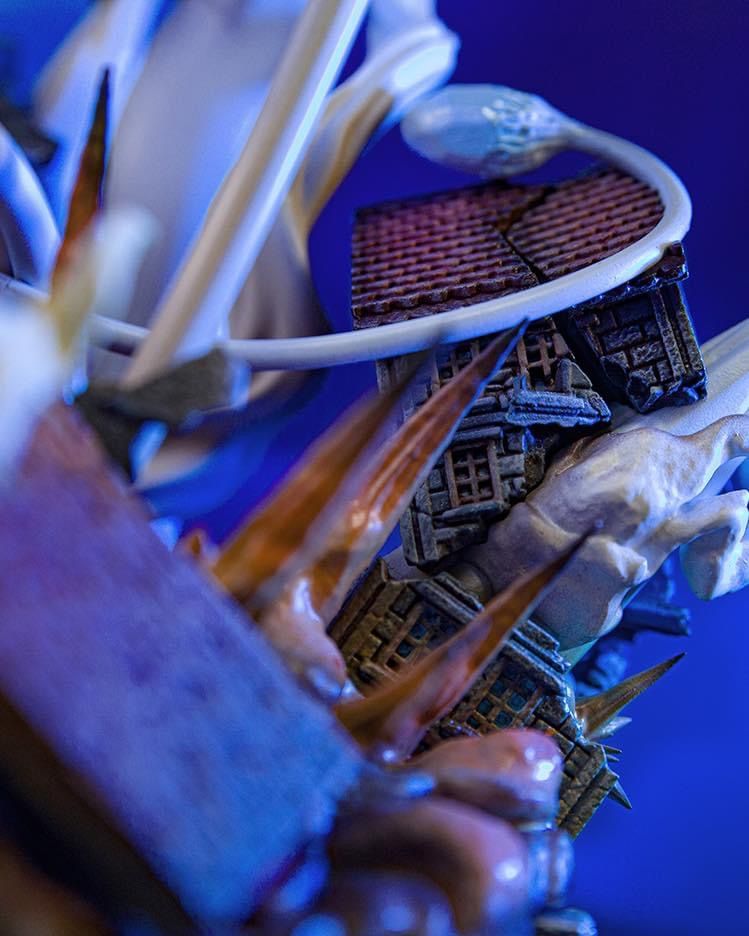 The War Hammer Titan - Attack On Titan - Giant Studio resin statue giant studio anime figure