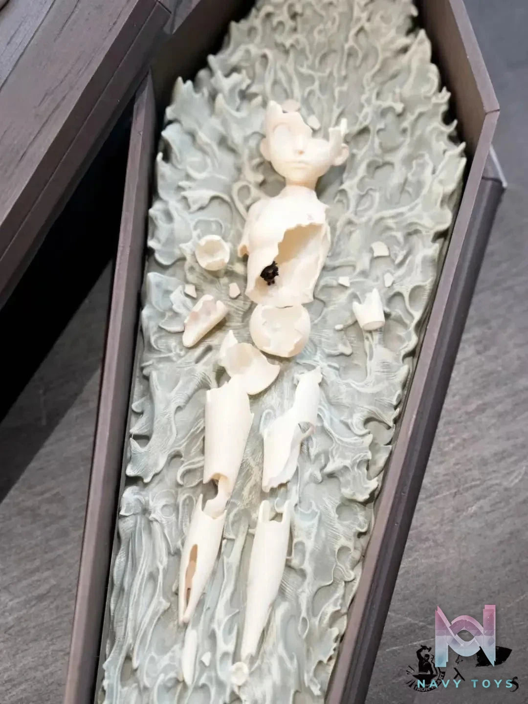 Black dog pulling coffin of Casca - Berserk - BIHS Studio resin statue Navy Toys anime figure