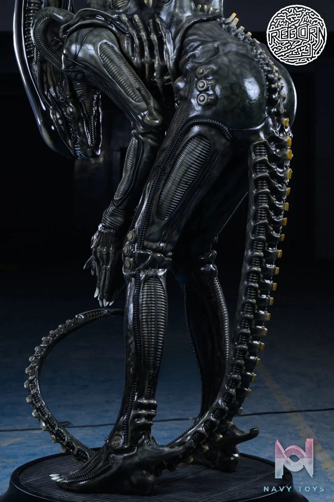 Reborn Studio – Alien Bowing Alien