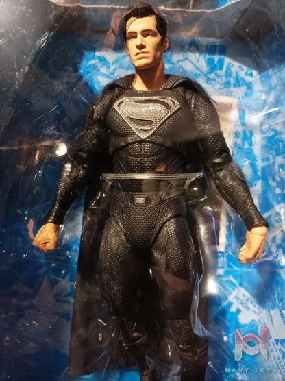 McFarlane Studio – DC Black Superman