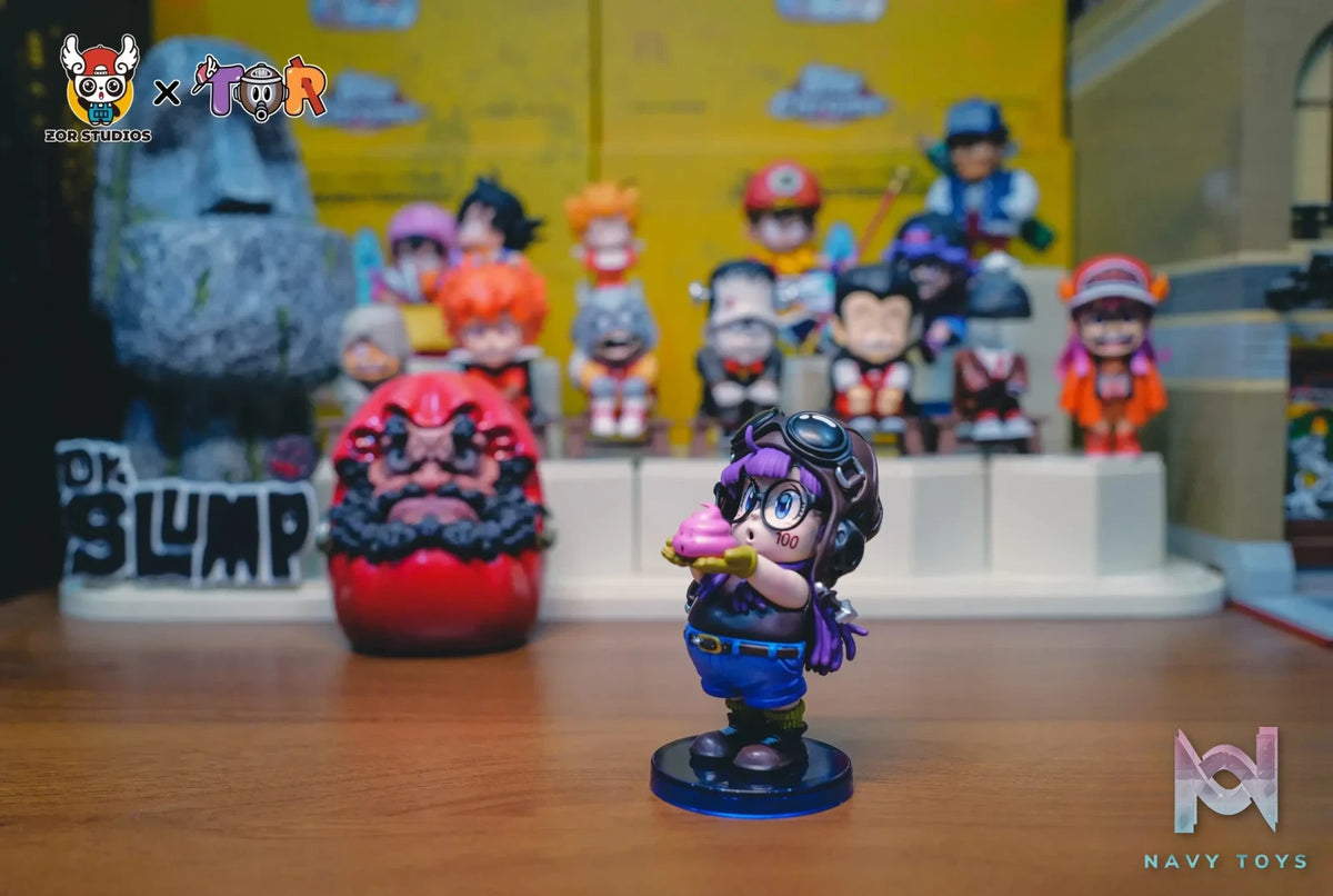 ZOR Studio – Arale Series 002 Holding Poop Dr. Slump