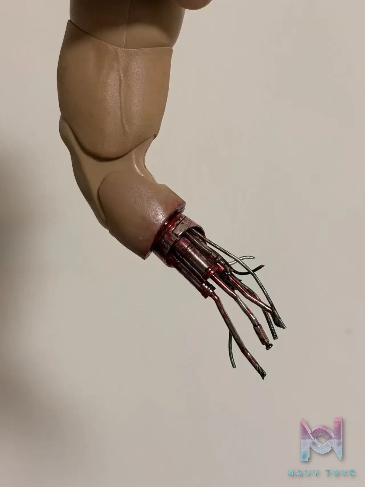 INSTANT TOYS – Battle‑Damaged Mechanical Arm & Pristine Mechanical Arm Set The Terminator