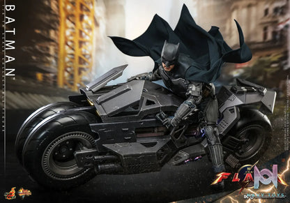 Hottoys – The Flash – Batman and Batcycle – 1/6th Scale MMS703 MMS704 MMS705 (Licensed)