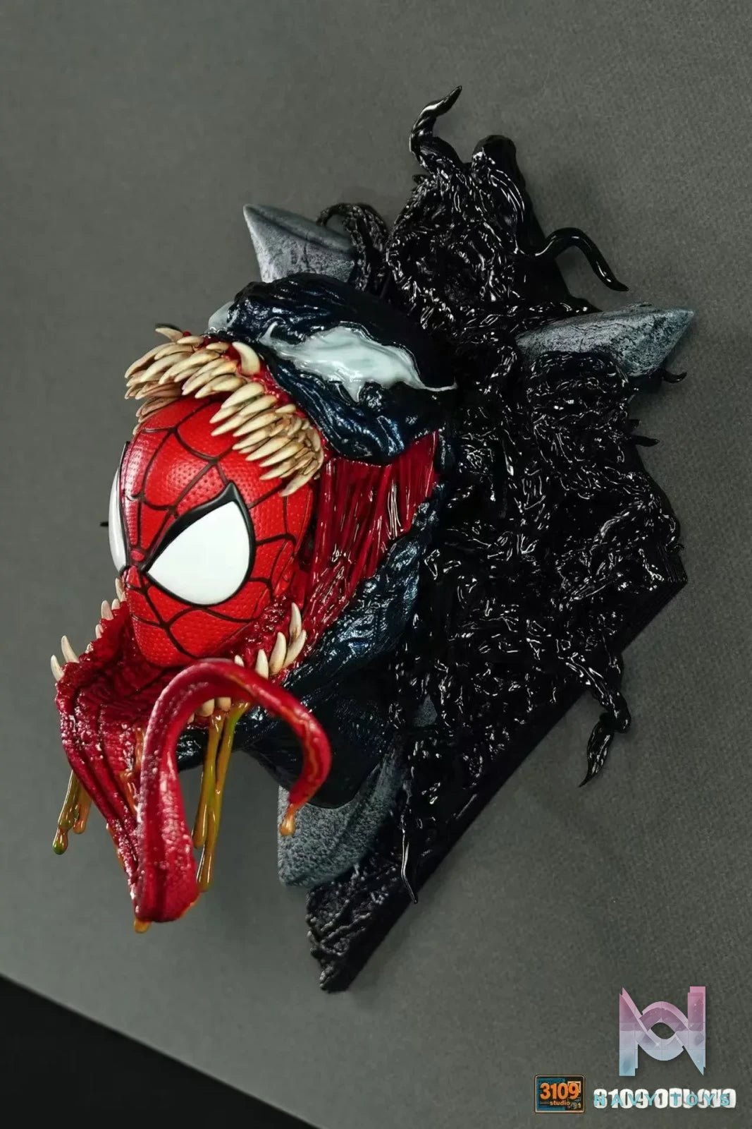 3109 Studio – Spider-Man Venom Wall-Mounted Dual Scale Spider-Man