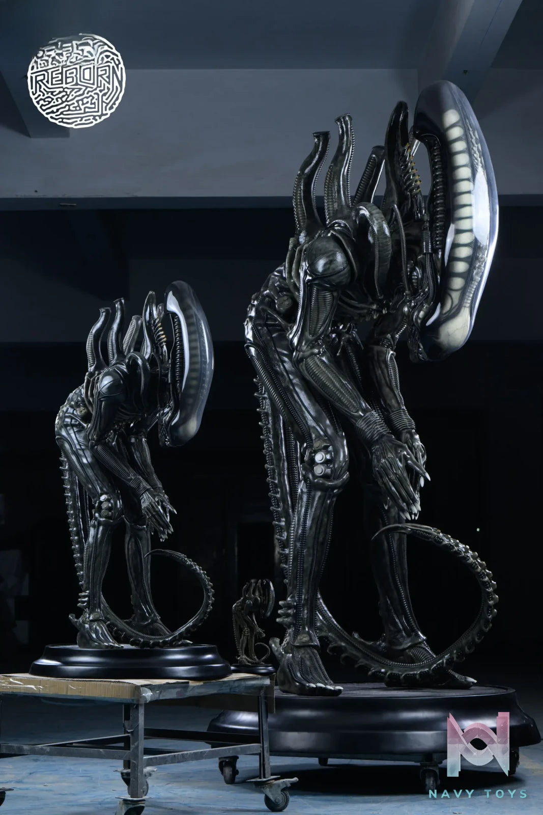 Reborn Studio – Alien Bowing Alien