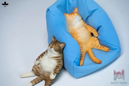 JXK – Lazy Cat on the Sofa JXK336 (Licensed)