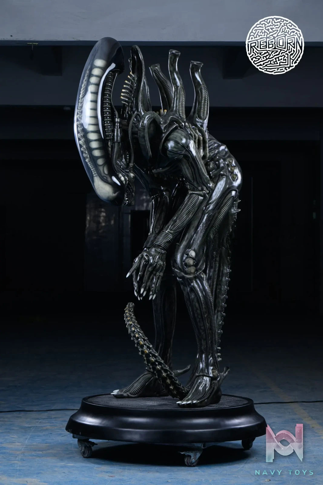 Reborn Studio – Alien Bowing Alien