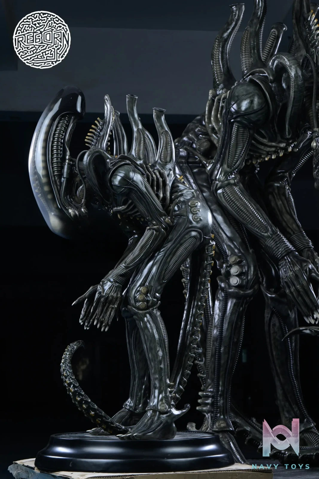 Reborn Studio – Alien Bowing Alien