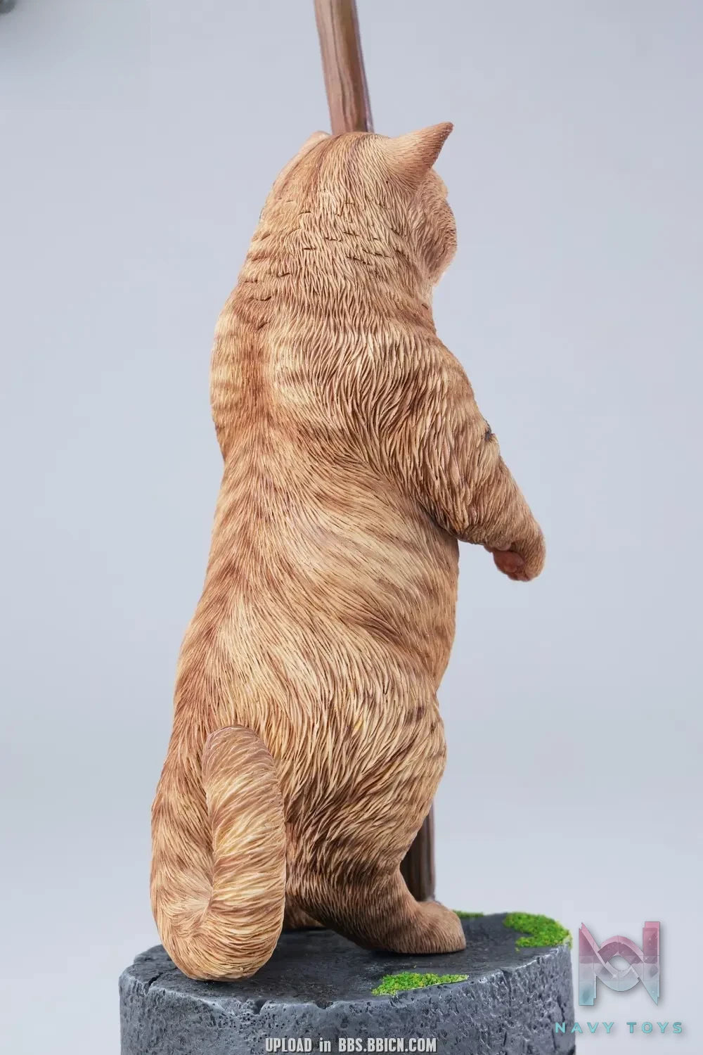 JXK – Lily of the Valley Reflecting a Cat JXK342 (Licensed)