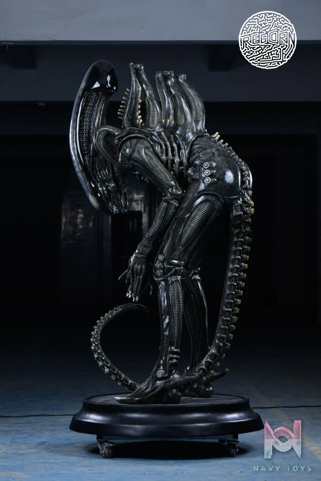 Reborn Studio – Alien Bowing Alien
