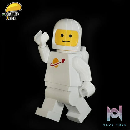 LEYILEBRICK Studio – Astronaut Ten Times Bigger Original