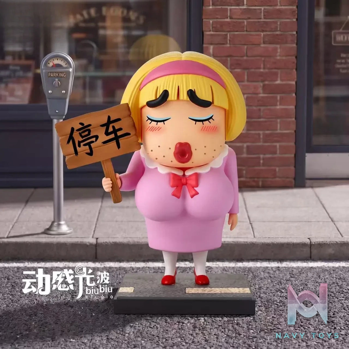 Biubiu Studio – Crossdress Shin-chan Hitchhiking Crayon Shin-chan