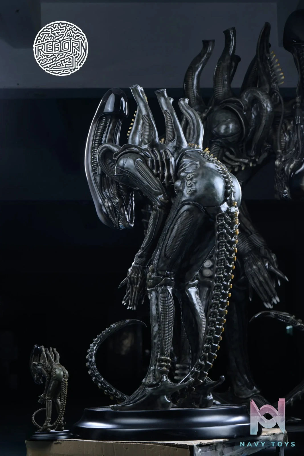 Reborn Studio – Alien Bowing Alien