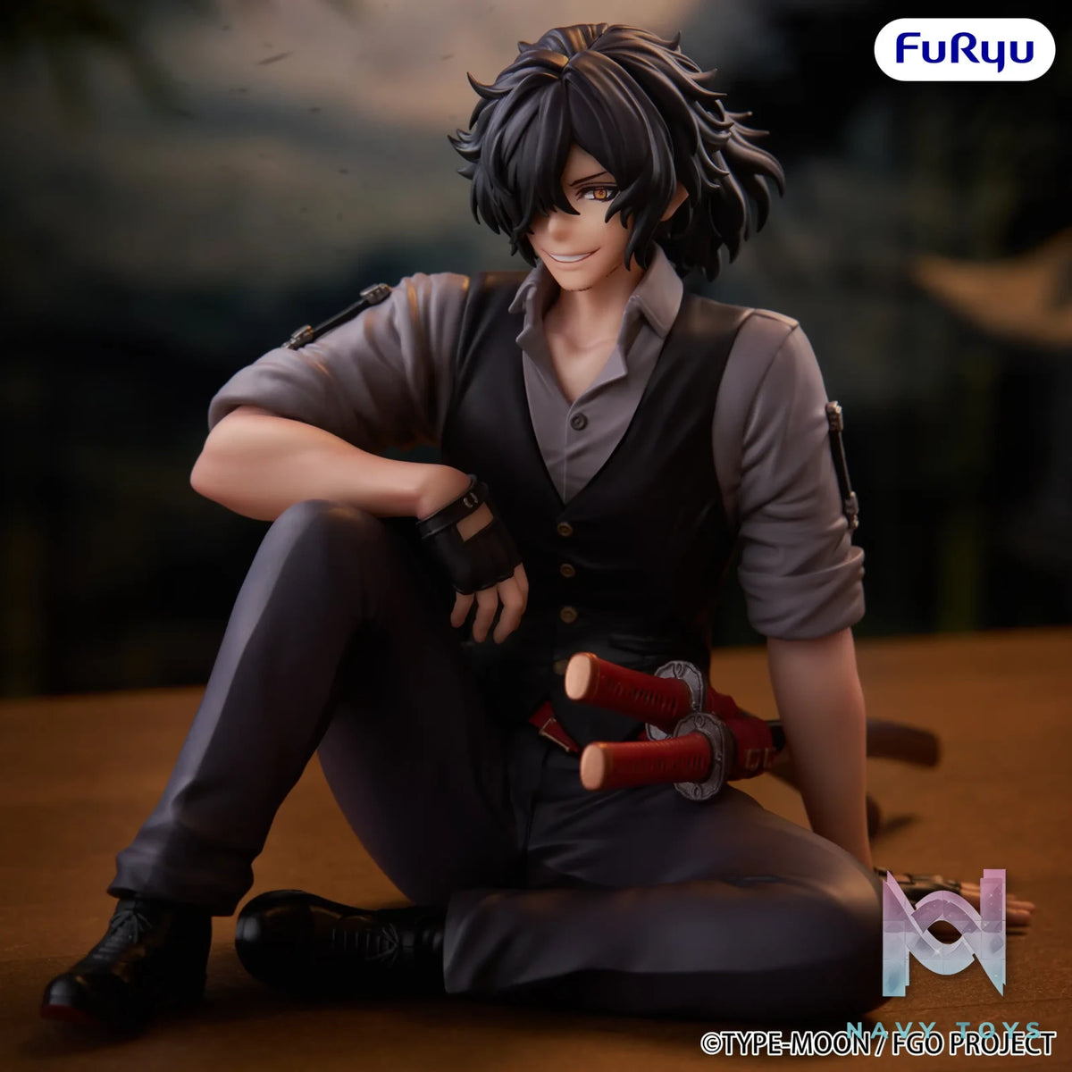 FURYU – Fate/Grand Order Noodle Stopper Figure -Assassin Izo Okada Awesome Dapper Suit- (Licensed)