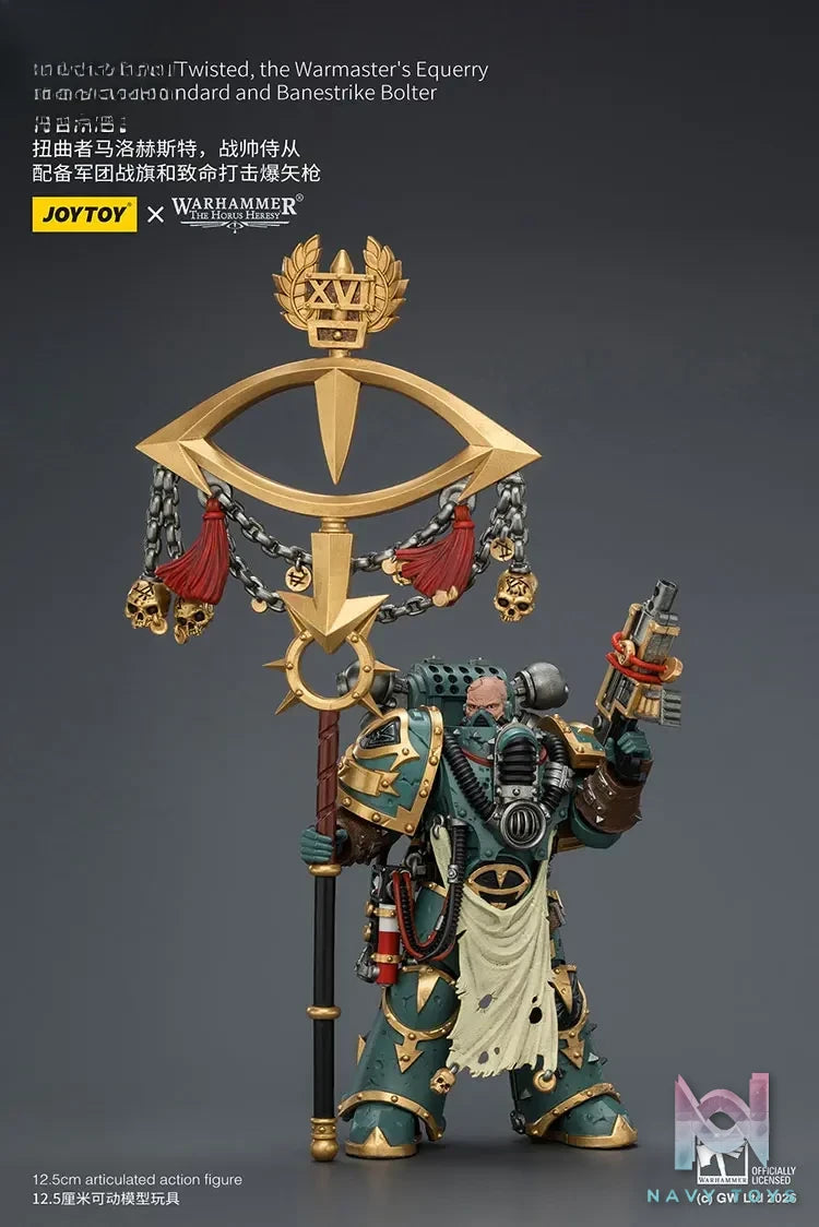 JOYTOY – Sons of Horus Maloghurst the Twisted, the Warmaster’s Equerry with Legion Standard and Banestrike Bolter JT04339 (Licensed)