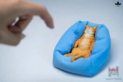 JXK – Lazy Cat on the Sofa JXK336 (Licensed)