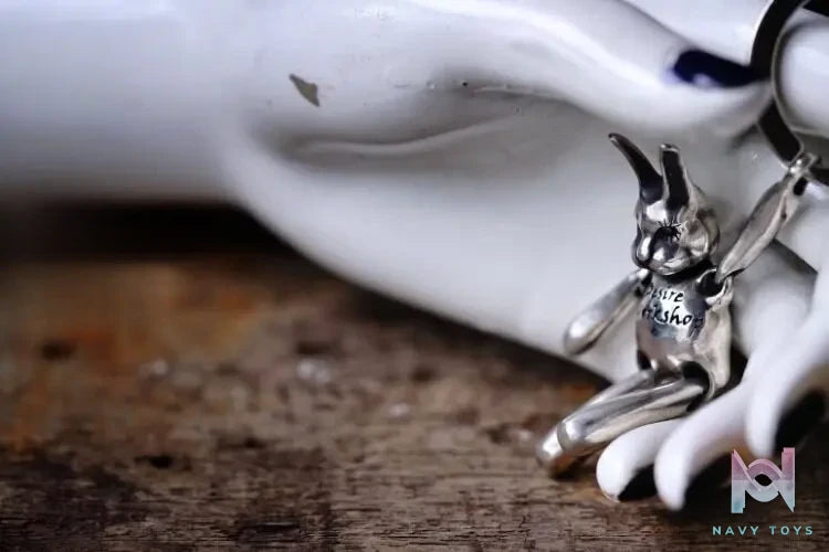 Raven Studio (silver jewelry) – Original Design “Desperate Rabbit” Pendant Original