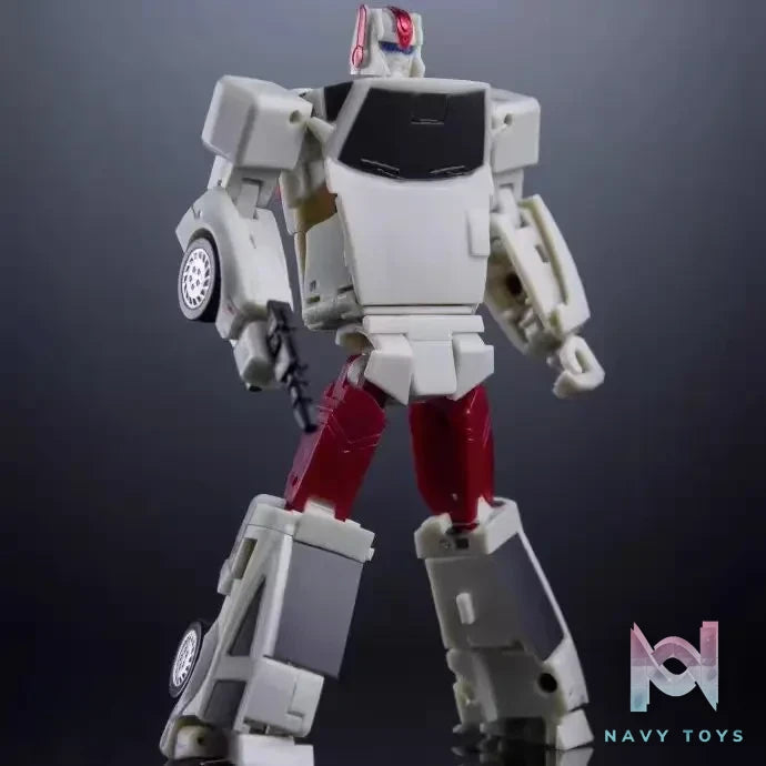X-Transbots Studio – MX-30 Fuzz Streetwise Transformers