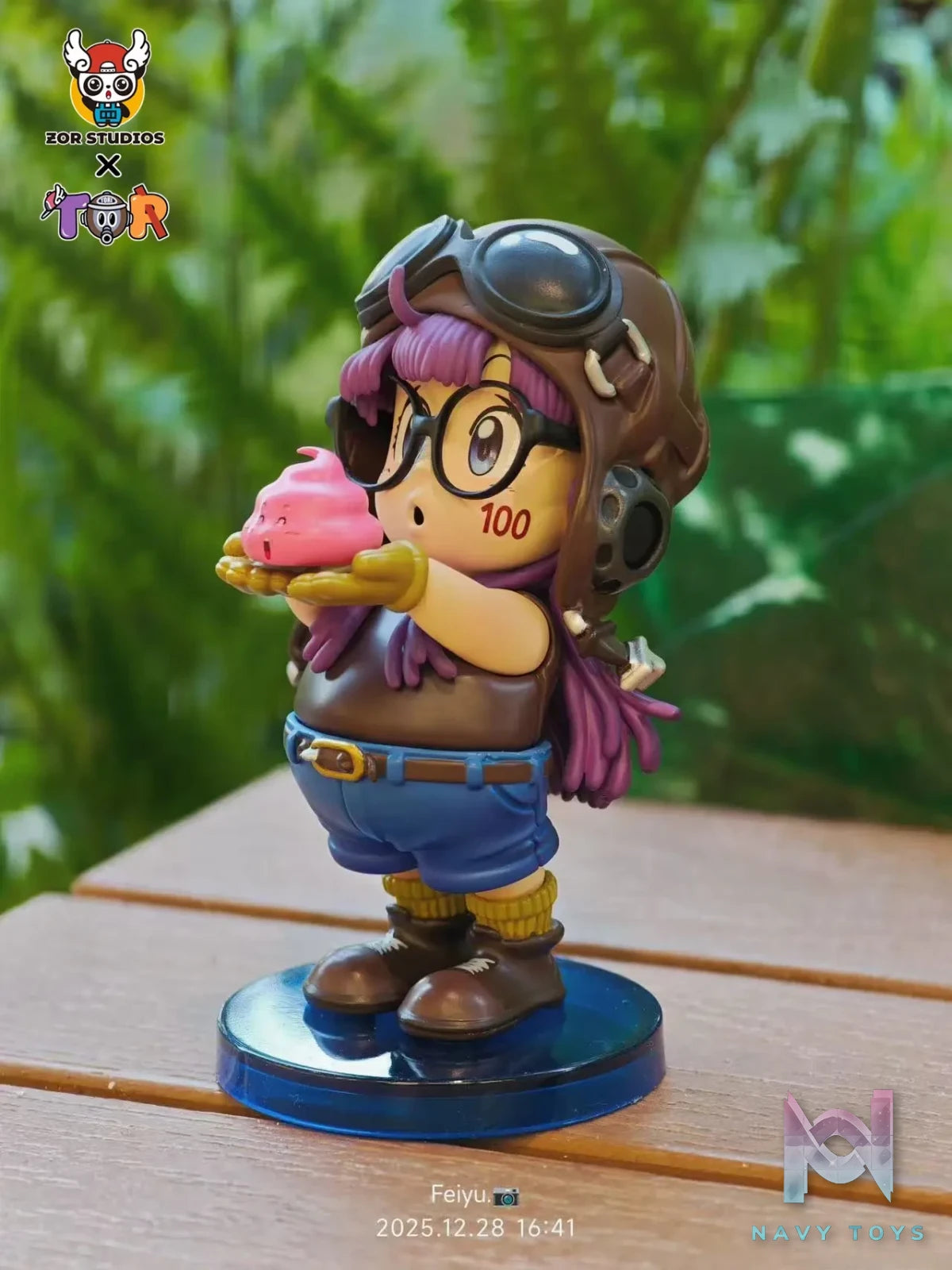 ZOR Studio – Arale Series 002 Holding Poop Dr. Slump