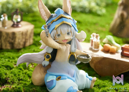 Taito – Made in Abyss: The Golden Land of the Blazing Sun Desktop Cute Figure Nanachi Mealtime ver. (Licensed)